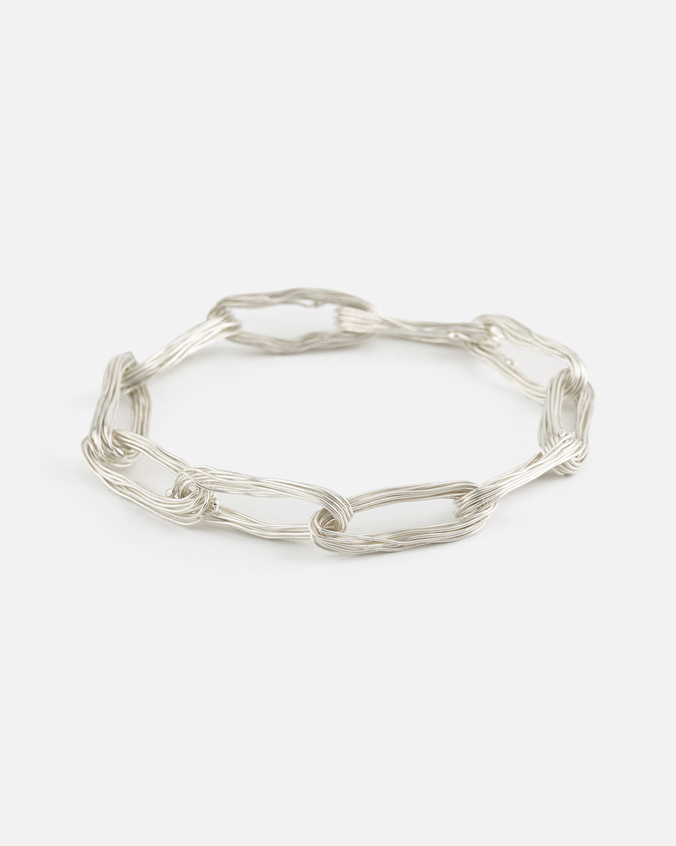 thread bracelet in silver without closure