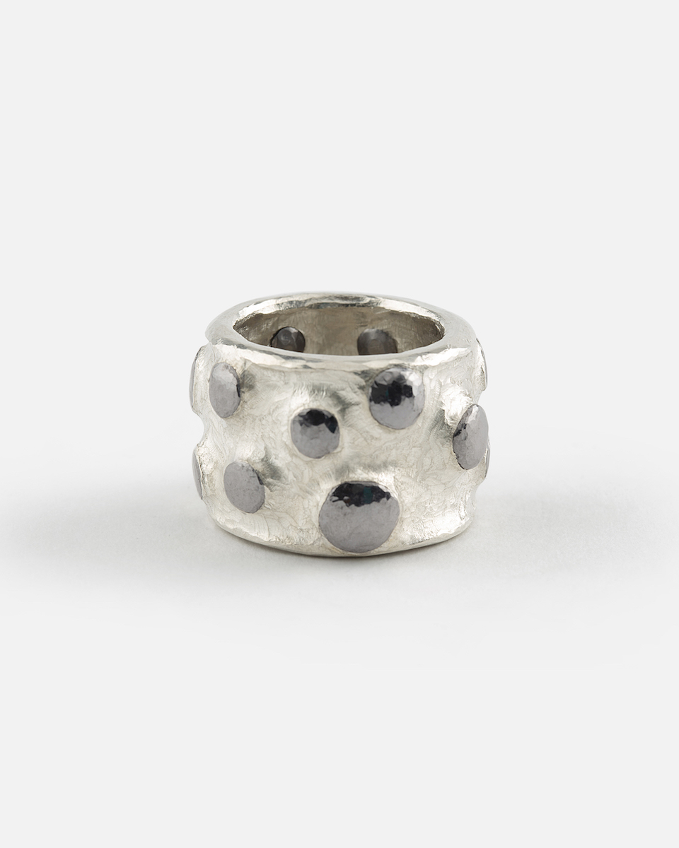 riveted tantal dots in silver ring