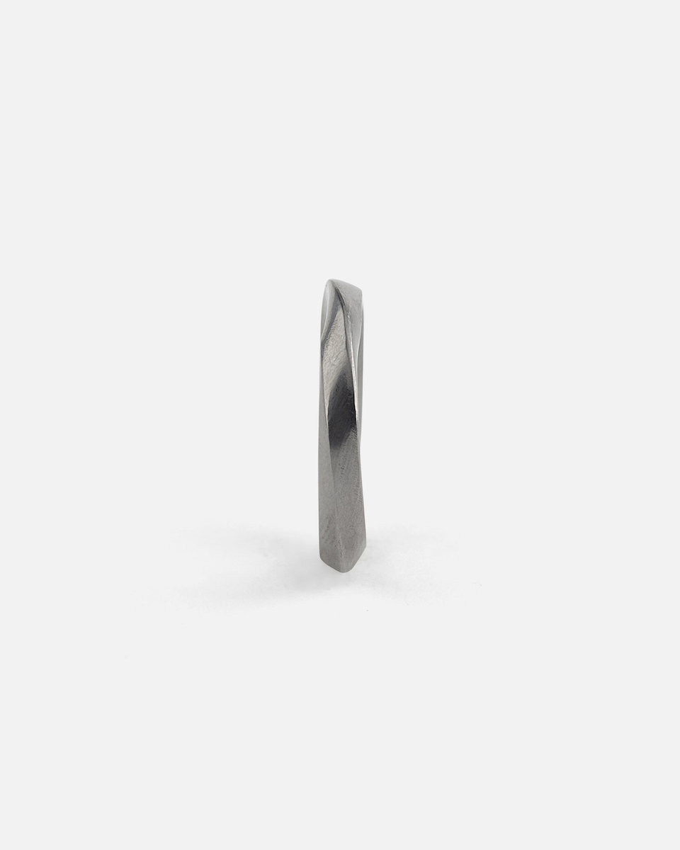 carved mobius ring in tantal