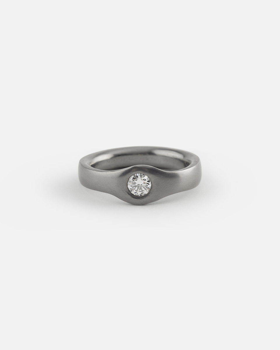 tantal ring with diamond 0.4ct