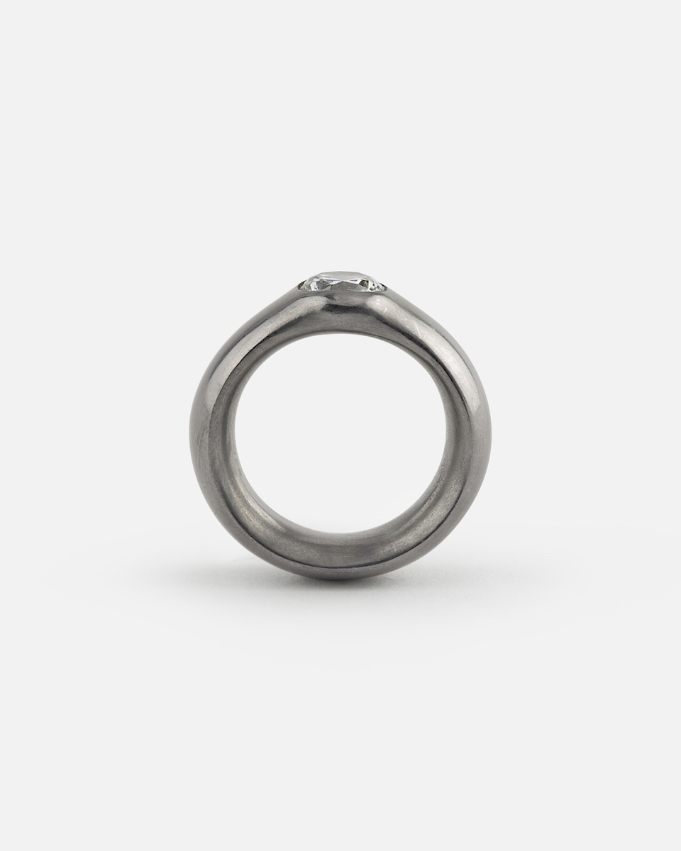 tantal ring with white diamond 1ct