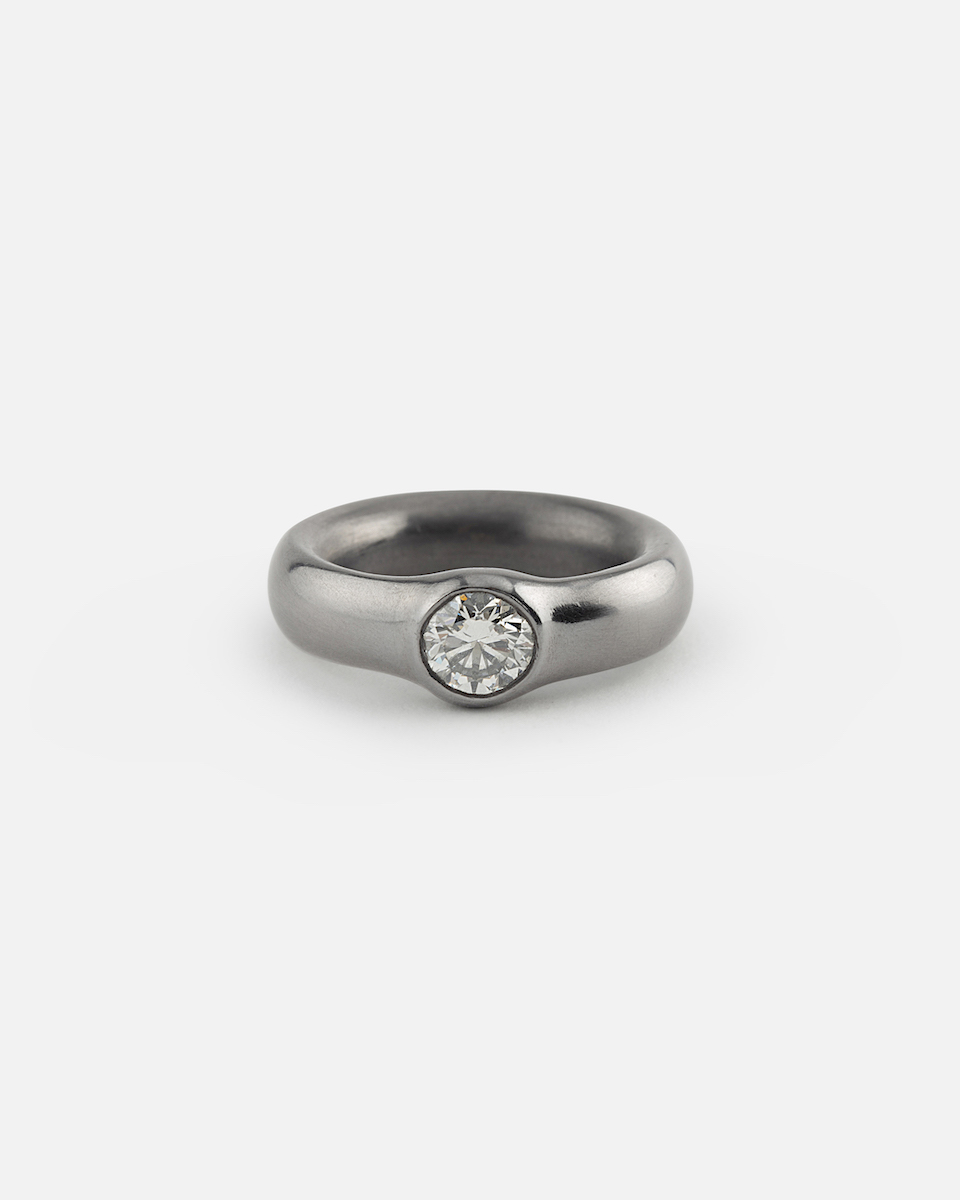 tantal ring with white diamond 1ct