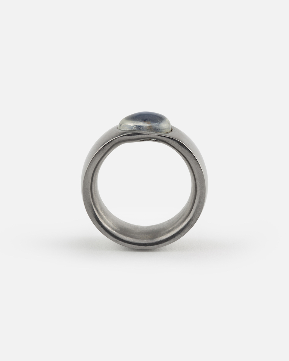 tantal ring with moonstone