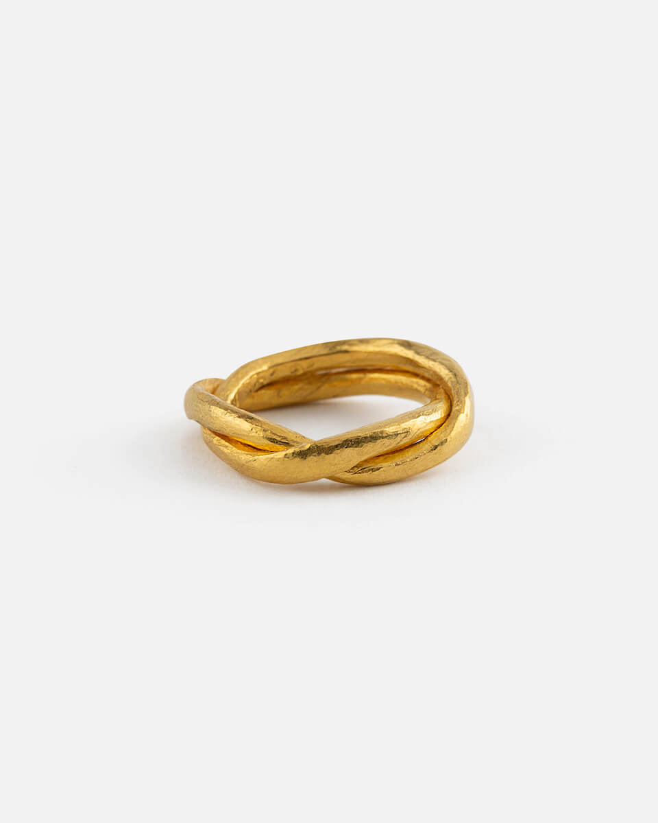 interlacing fine gold ring