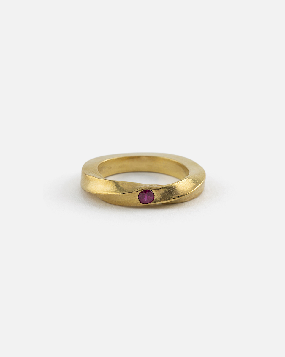mobius gold ring with ruby