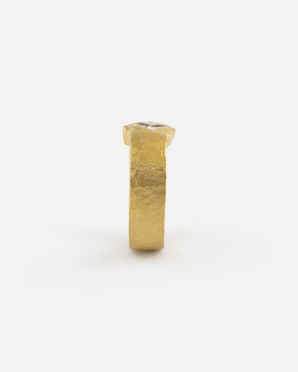 compressed setting fine gold ring