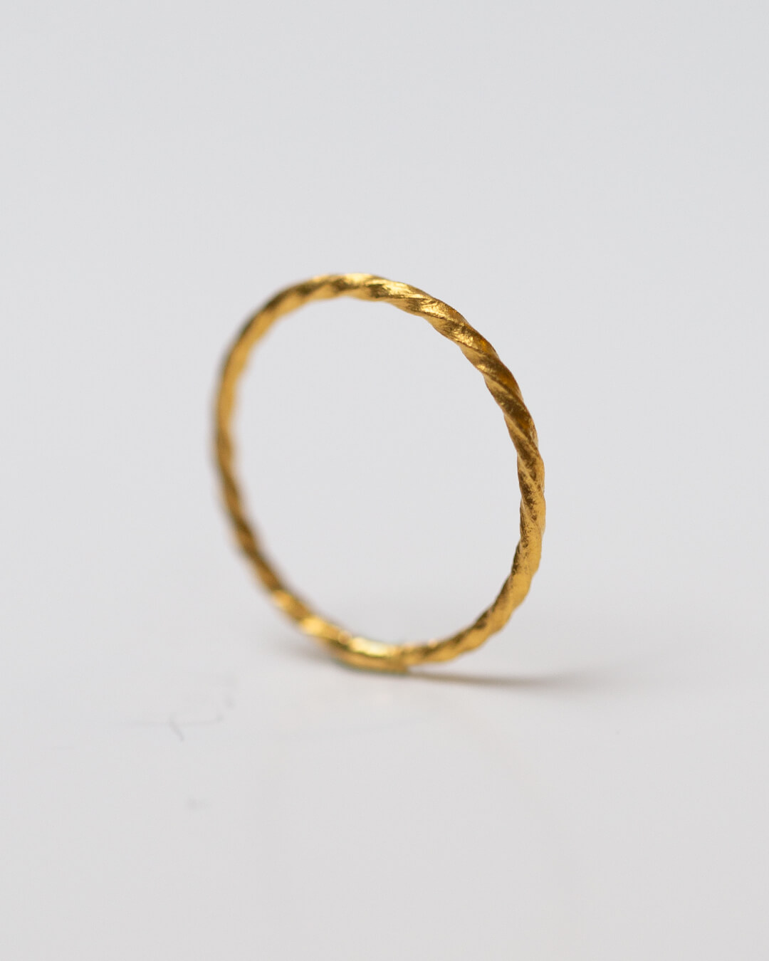 fine twisted ring gold